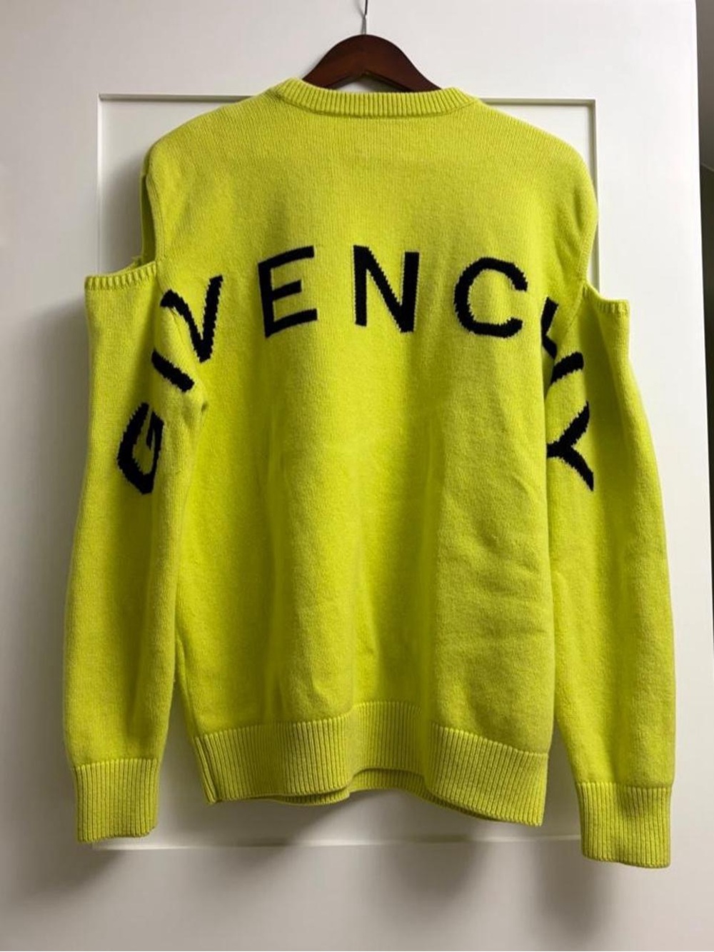 Givenchy 4g Cold Shoulder Wool & Cashmere Sweater - Picture 3 of 7